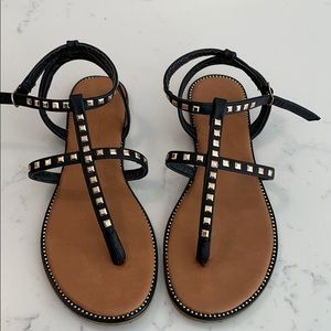 Black sandal with gold detail